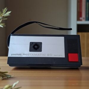 Vintage Kodak Instamatic 20 Pocket Camera 110 Film Retro Collectible